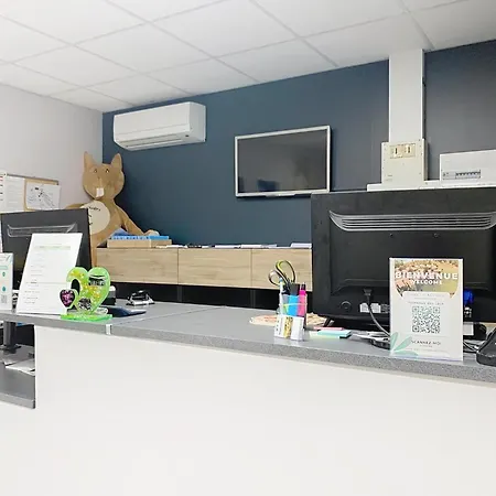 Getaway Near With Pool بيت للعطل مونكلار دو كيارْسي