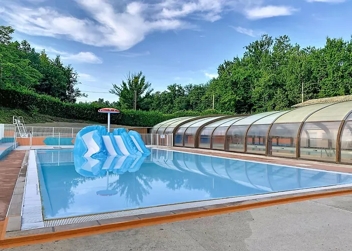 Getaway Near With Pool بيت للعطل *