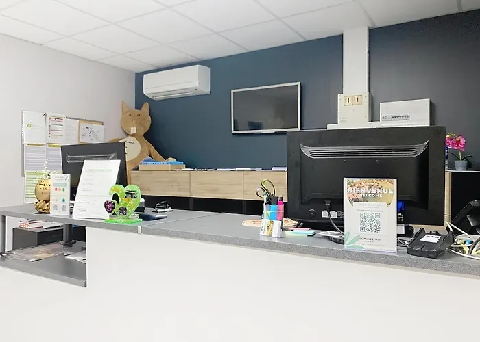 Getaway Near With Pool بيت للعطل مونكلار دو كيارْسي