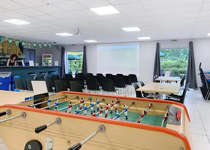 Getaway Near With Pool مونكلار دو كيارْسي