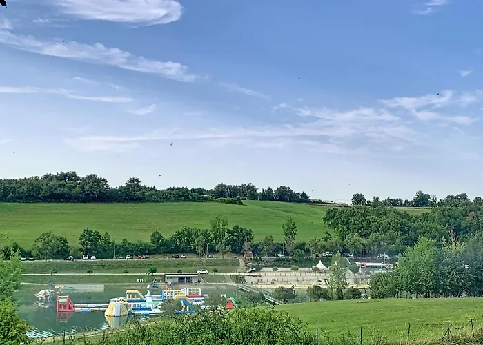 Getaway Near With Pool بيت للعطل مونكلار دو كيارْسي