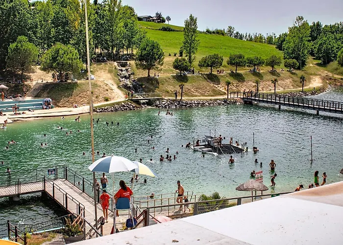 Getaway Near With Pool مونكلار دو كيارْسي