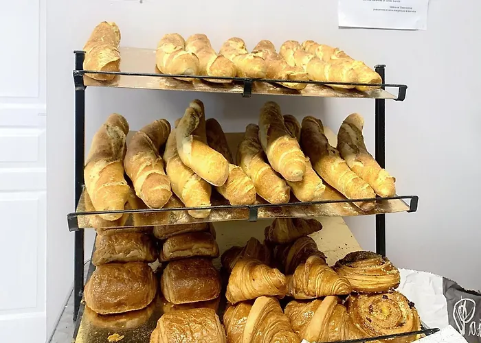 بيت للعطل Getaway Near With Pool *